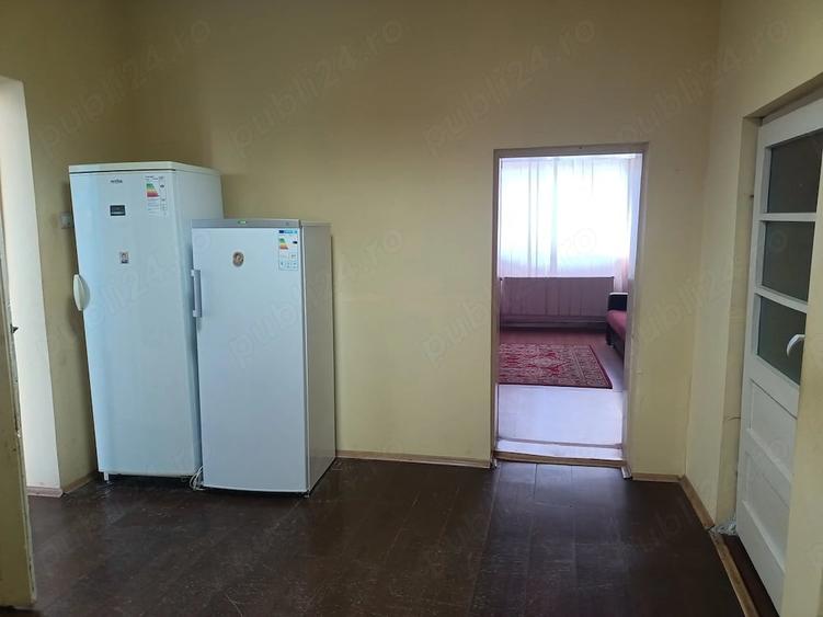 Casă cu 5 camere cu Teren 4057 Mp în Central