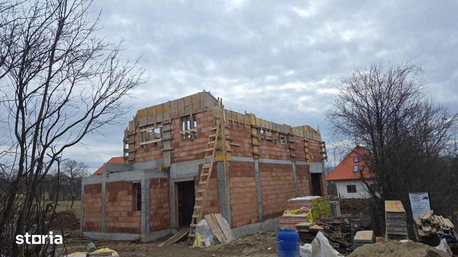 Casă cu 5 camere cu Teren 1100 Mp în Ciurila