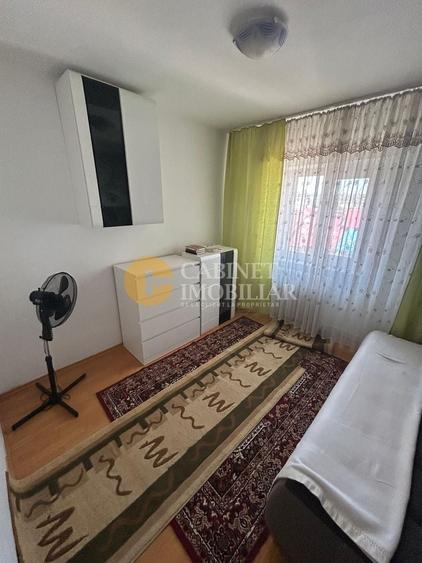 Apartament cu 3 camere decomandat, mobilat în Podu Roș