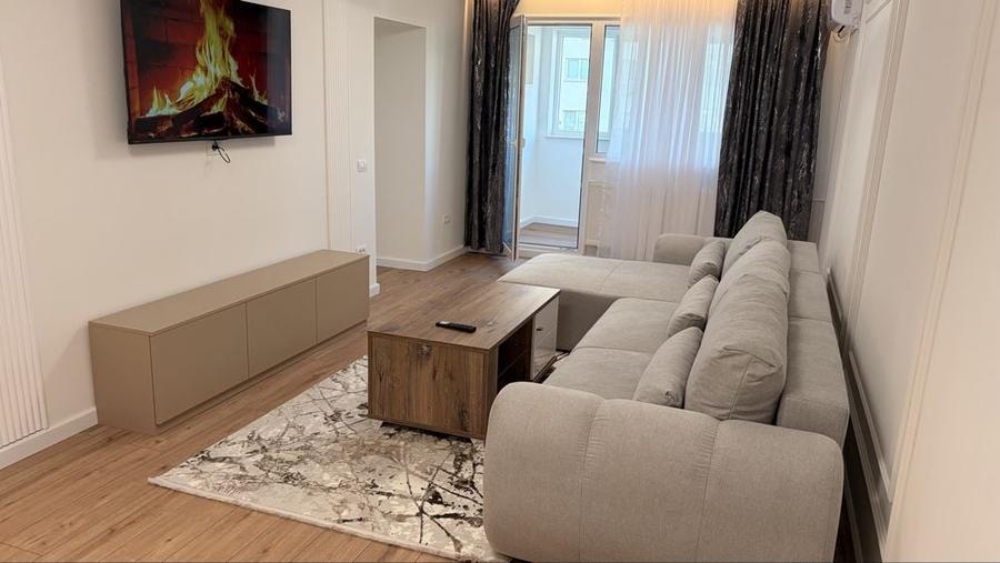 Apartament cu 3 camere decomandat în Exterior Vest