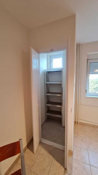 Apartament cu 3 camere semidecomandat, mobilat în Olimpia-Stadion