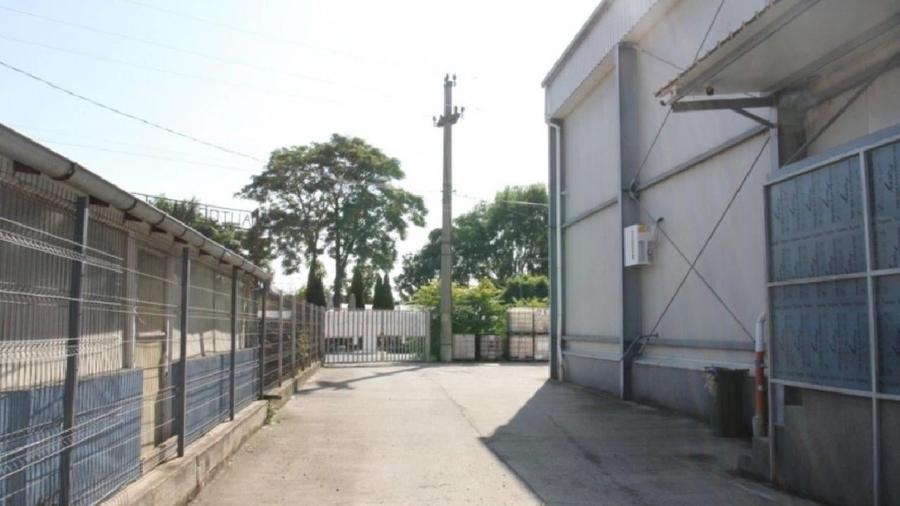 Spațiu industrial, de 1,372 mp, în Vest