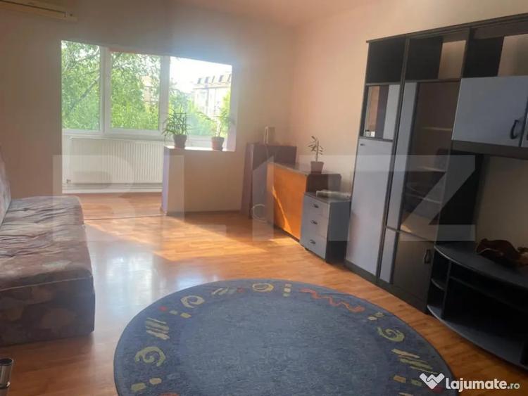 Apartament cu 4 camere decomandat în Soarelui