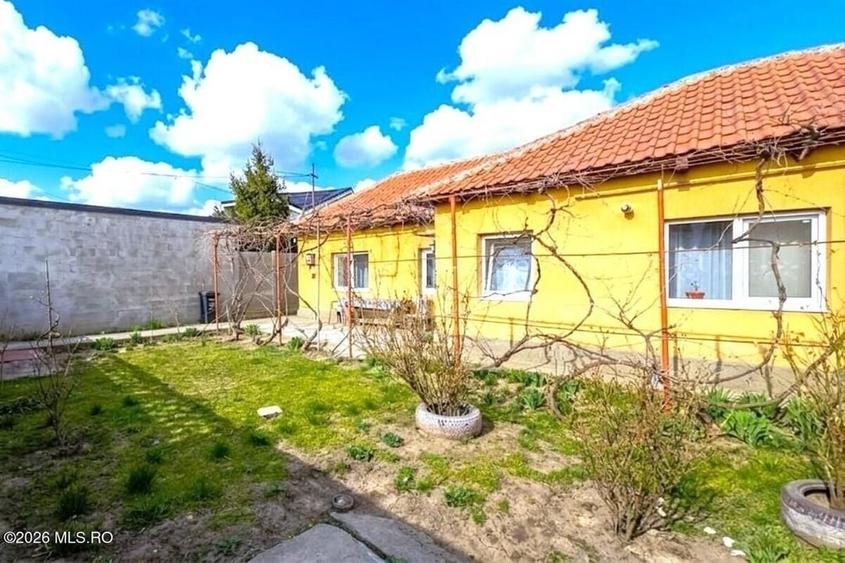 Duplex cu 3 camere cu Canalizare în 2 Mai