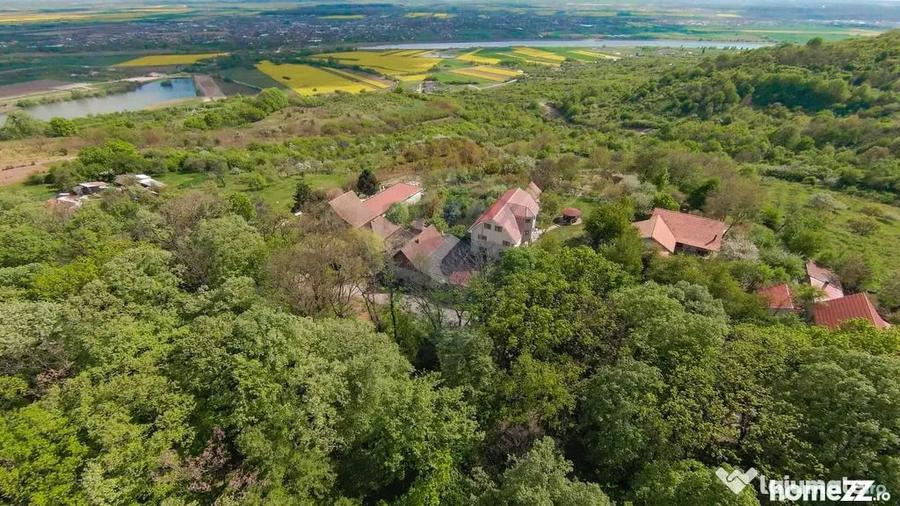 Casă cu 4 camere cu Teren 1425 Mp în Podgoria