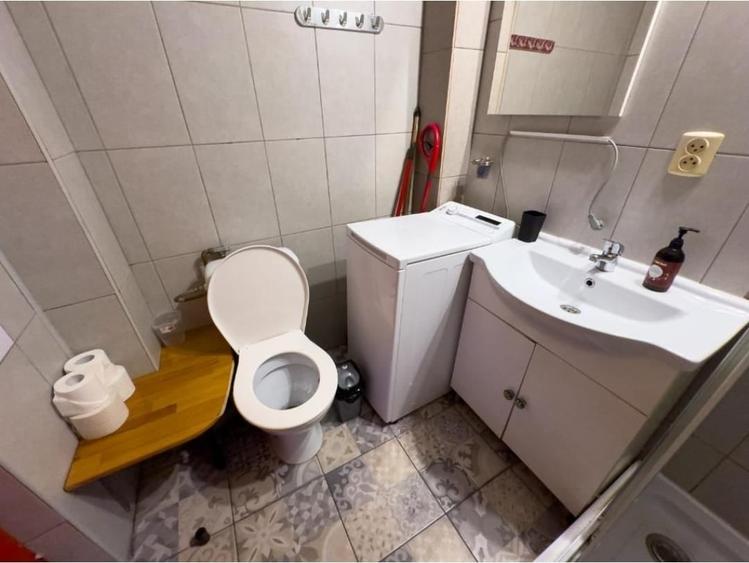 Garsonieră semidecomandată în Universitate