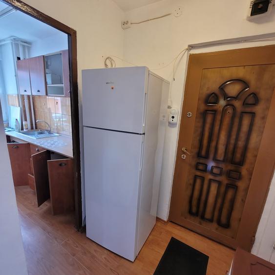 Apartament cu 2 camere semidecomandat în Florilor