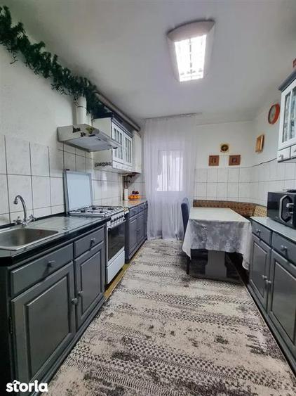 Apartament cu 3 camere decomandat, mobilat în Galata