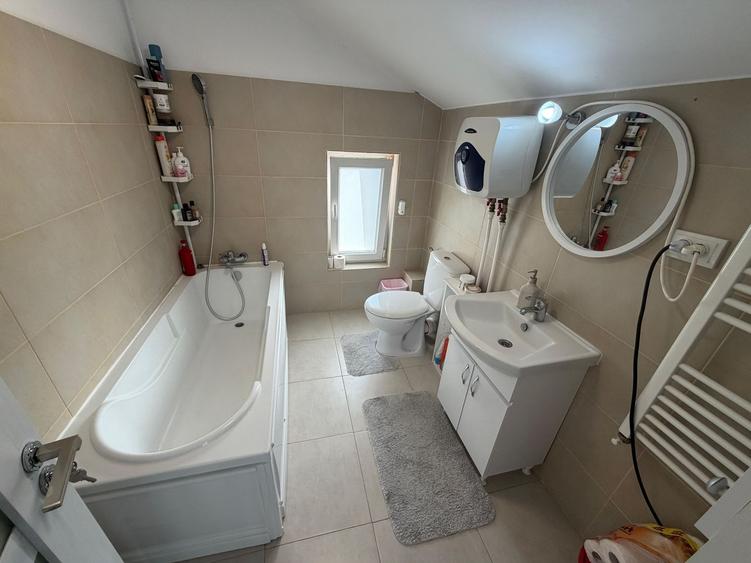 Duplex cu 3 camere cu Canalizare în Central