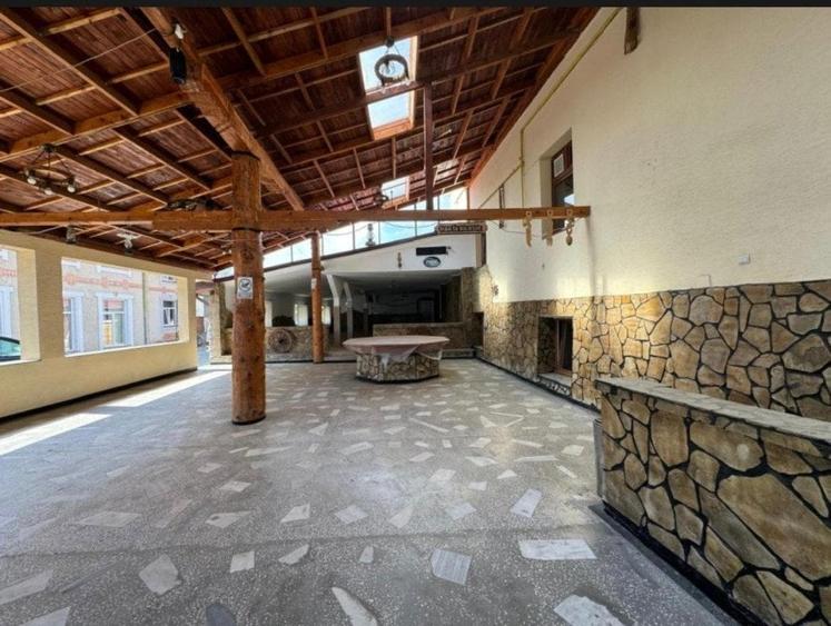 Spațiu comercial, de 1,300 mp, în Siret