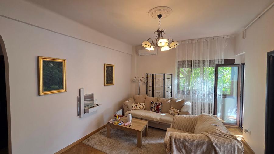 Apartament cu 3 camere decomandat în Armeneasca