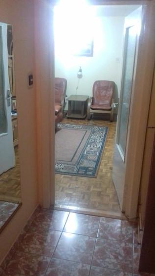 Apartament cu 3 camere semidecomandat, mobilat în Spitalul Județean
