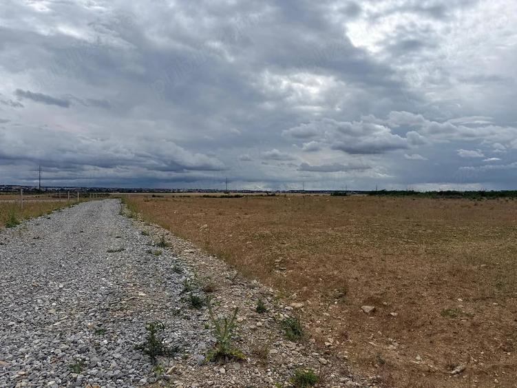 Teren de 6154 mp, în Sânmartin