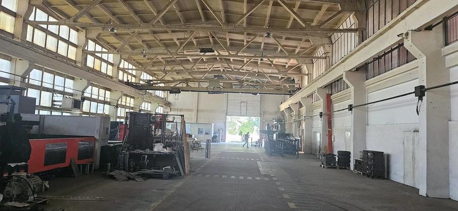 Spațiu comercial, de 1,000 mp, în Argeșelu