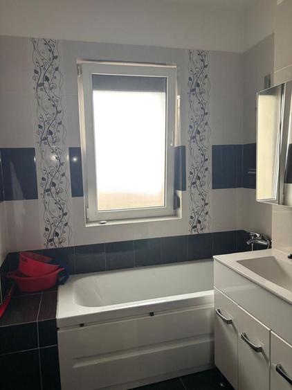 Apartament cu 3 camere decomandat în Lacu