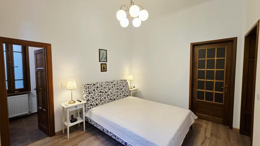 Universitate apartament in vila ideal locuit sau firma - 15