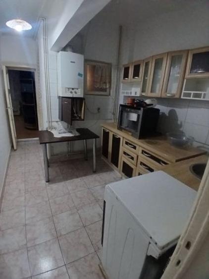 Apartament cu 4 camere semidecomandat, mobilat în Lacul Tei
