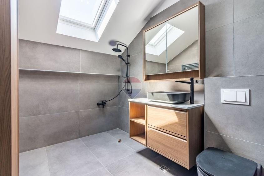 Casă individuală cu 4 camere cu Teren 563 Mp în Corbeanca