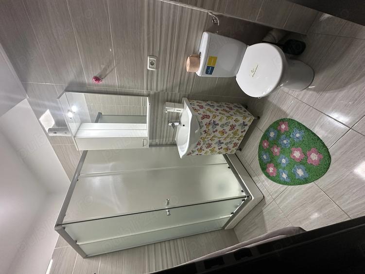 Apartament cu 3 camere decomandat în Dobroești