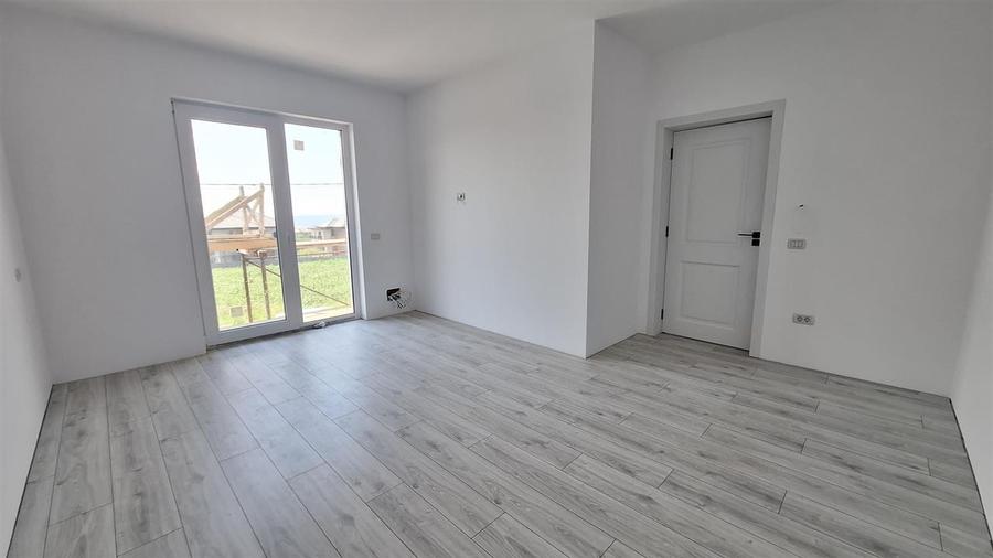 Duplex cu 4 camere cu Canalizare în Valea Lupului
