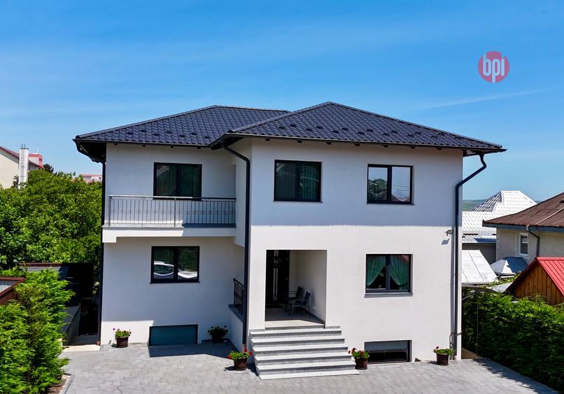 Casă individuală cu 9 camere cu Canalizare în Fălticeni