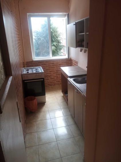 Apartament cu 4 camere semidecomandat în Dâmbovița