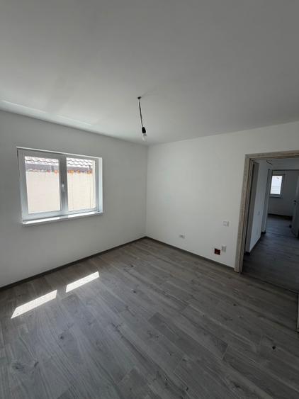 Casă cu 3 camere în Frumușani