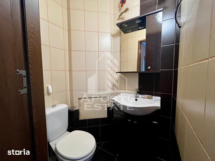 Apartament cu 3 camere decomandat în Est