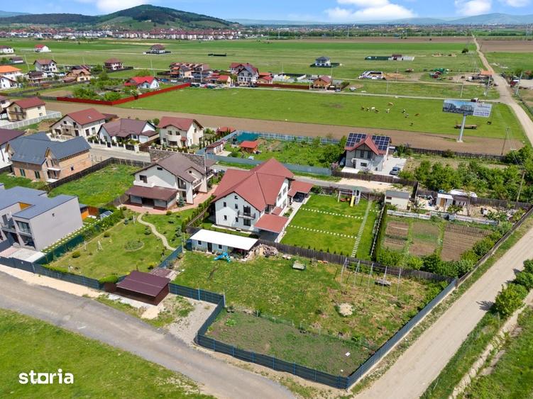 Casă cu 5 camere cu Teren 1644 Mp în Sânpetru