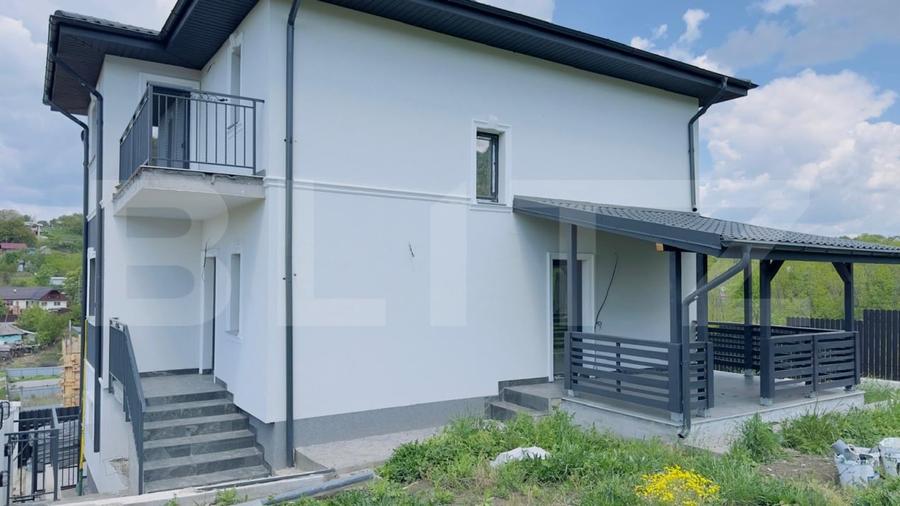 Casă individuală cu 4 camere cu Garaj în Rediu