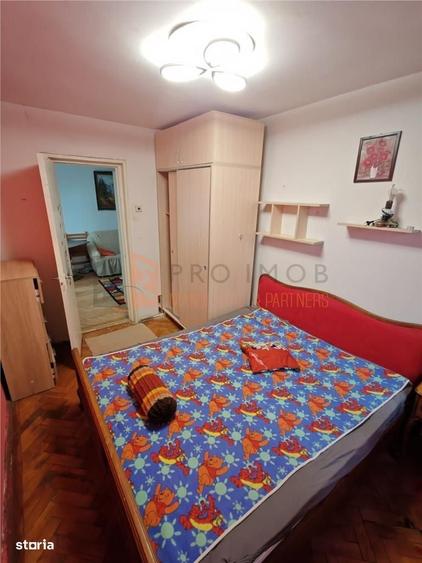 Apartament cu 3 camere semidecomandat în Crâng
