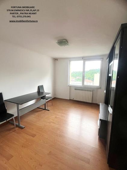 Apartament cu 3 camere semidecomandat, mobilat în Central