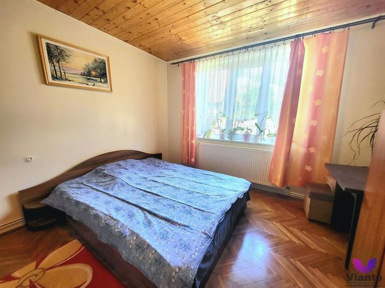 Casă individuală cu 7 camere cu Canalizare în Reșița