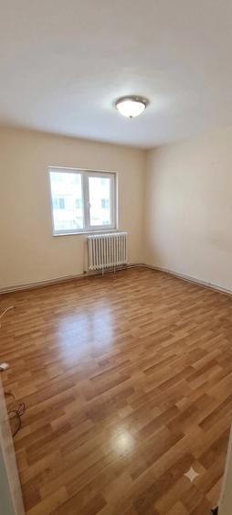 Apartament cu 3 camere decomandat în Tecuci
