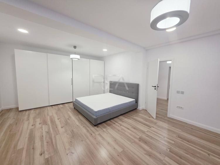 Casă individuală cu 5 camere cu Canalizare în Theodor Pallady