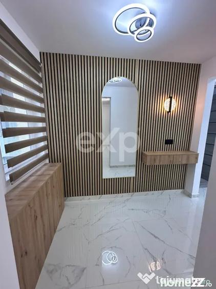 Apartament cu 3 camere decomandat, mobilat în Micro 8