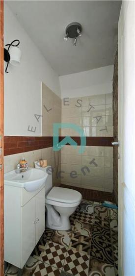 Casă individuală cu 12 camere cu Canalizare în Ultracentral