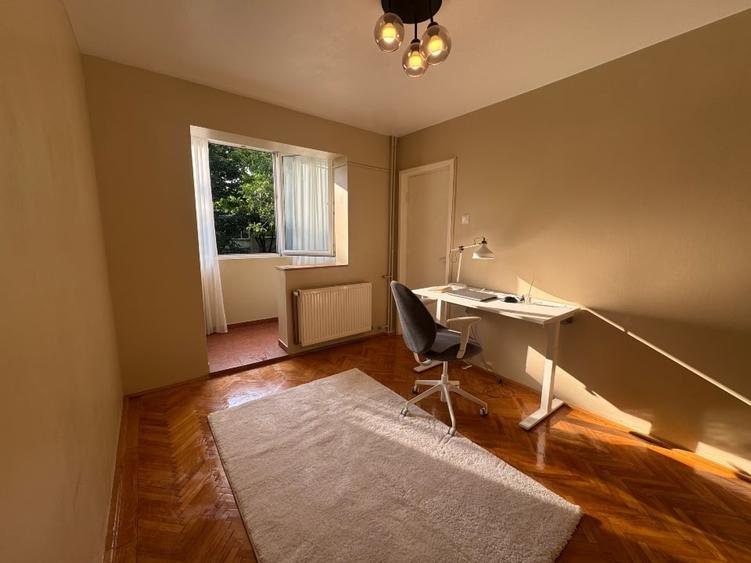 Apartament cu 2 camere semidecomandat, mobilat în Dacia