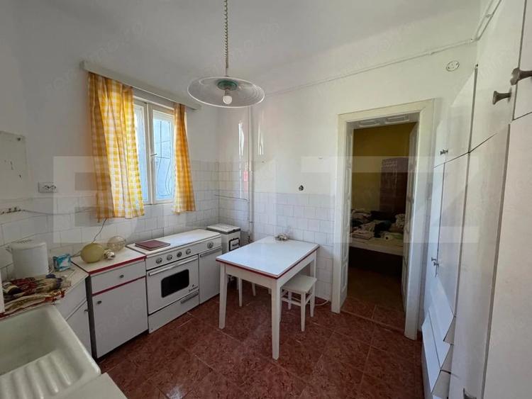 Casă cu 6 camere cu Teren 700 Mp în 700