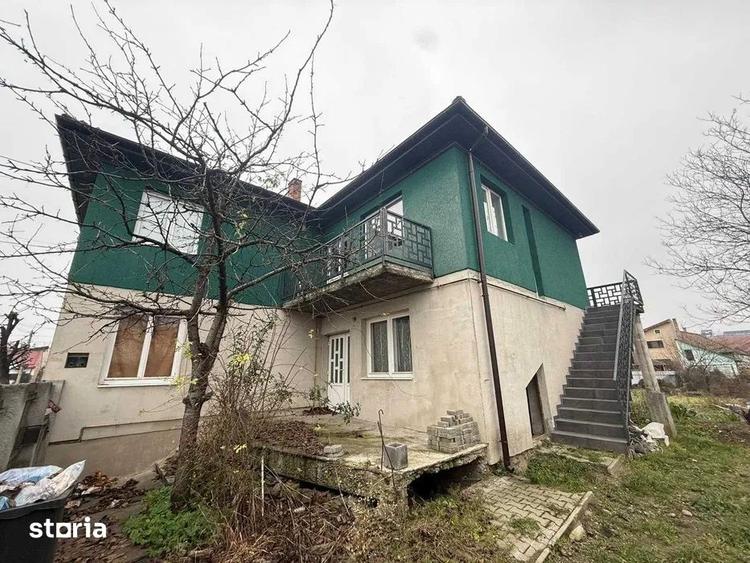 Casă cu 8 camere cu Teren 700 Mp în Semicentral