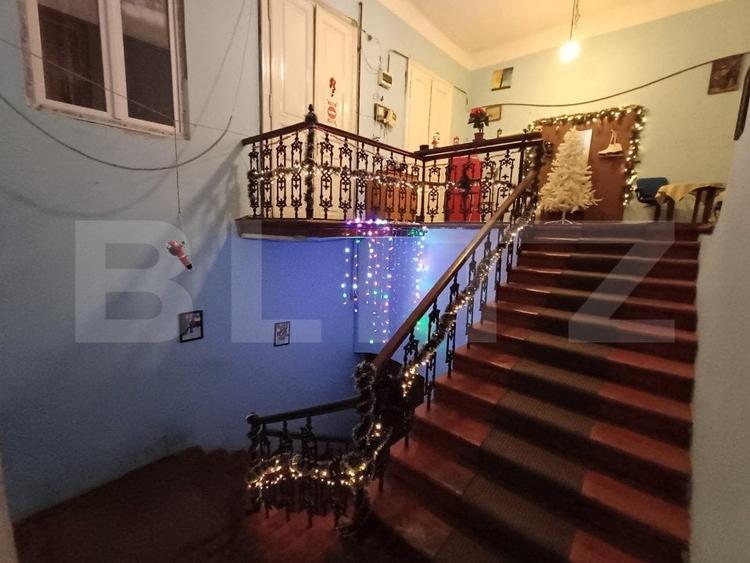Casă individuală cu 6 camere cu Canalizare în Central