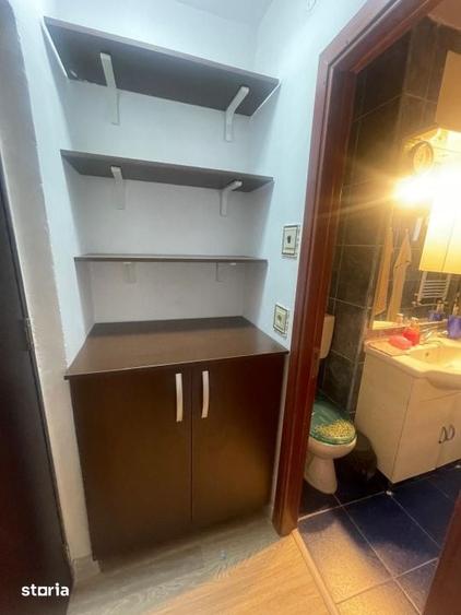 Apartament cu 4 camere în Craiovița Nouă