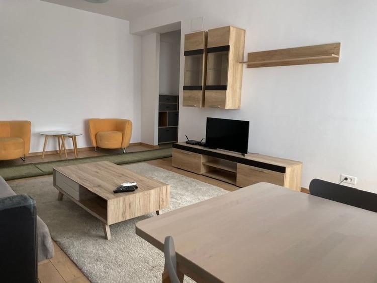Apartament cu 2 camere semidecomandat, mobilat în Dacia