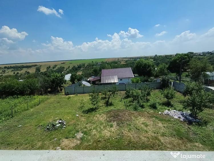 Casă cu 7 camere cu Teren 865 Mp în Bucovăț