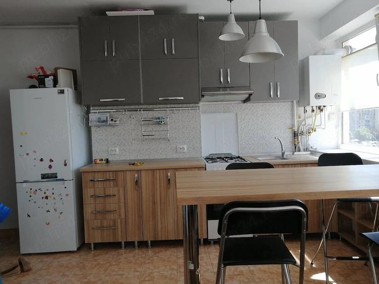 Apartament cu 3 camere semidecomandat în Central