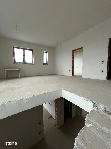Apartament cu 5 camere decomandat în Remetea