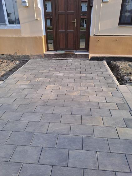 Apartament cu 3 camere decomandat în Colonia Bod