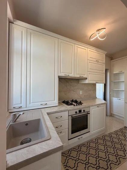 Apartament cu 3 camere decomandat în Rediu