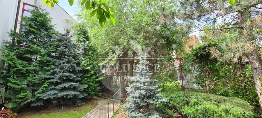 Casă individuală cu 7 camere cu Piscina în Săftica