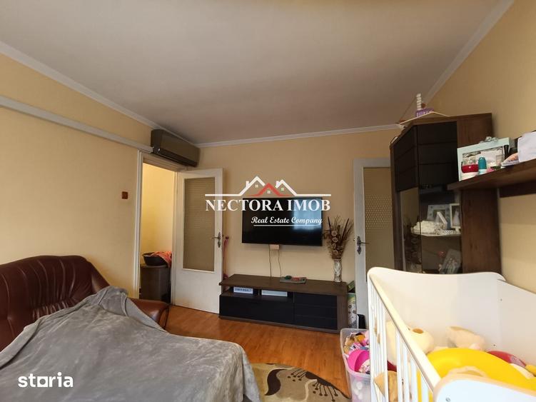Apartament cu 3 camere semidecomandat în Nufărul